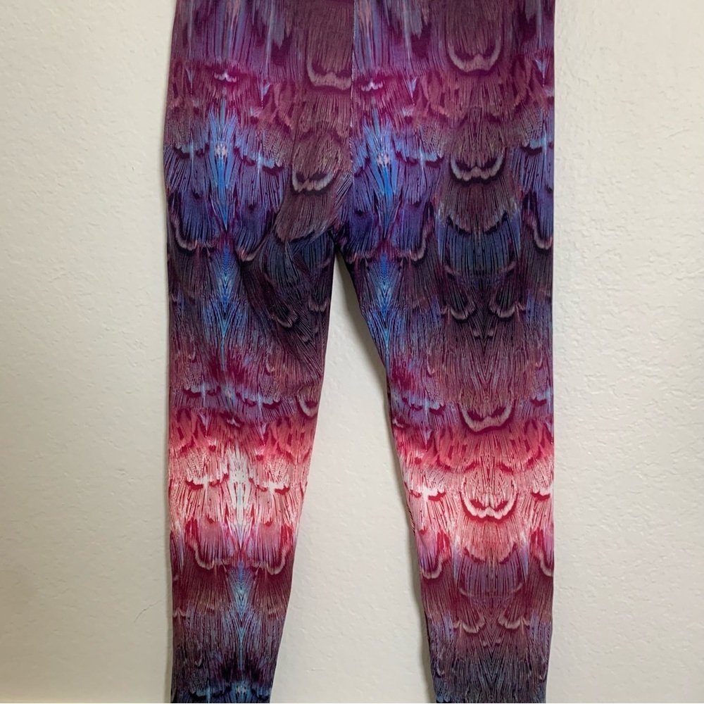 Barrel for Nadia Peacock Feather Yoga Leggings Size Small - Picture 6 of 16